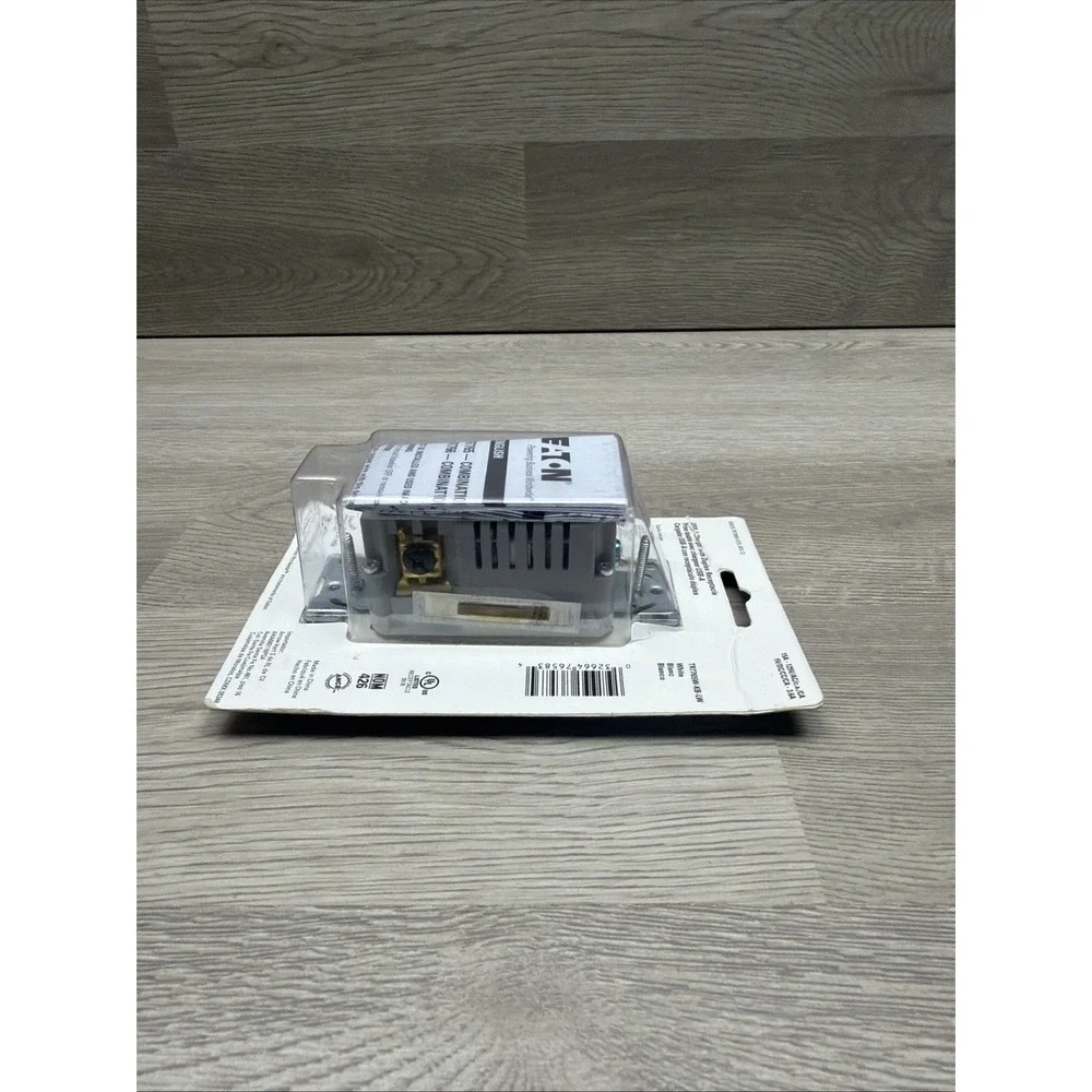 Eaton TR7765 Duplex Receptacle 15A 125V W/ (2) USB-A Charger, White, NEW IN BOX